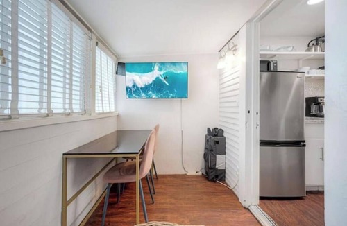 Central Mission Beach Cottage | Cozy Cottage Studio steps to the sand!