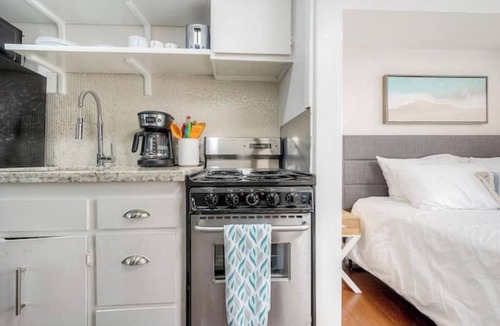 Central Mission Beach Cottage | Cozy Cottage Studio steps to the sand!