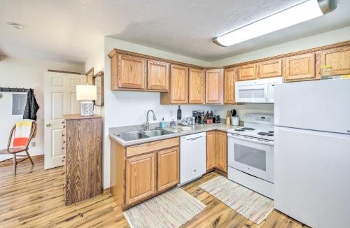 Grantsdale House | Cozy Cottage Studio Stunning Mountain Views!