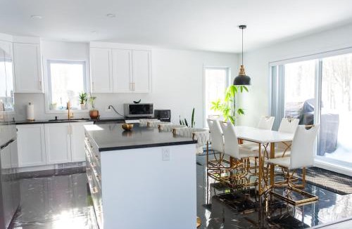 Brownsburg-Chatham Ski Chalet | Cozy Cottage, The Getaway in Quebec