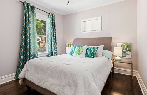 Oak Lawn House | Cozy Cottage