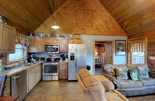Sevierville Cabin | Cozy Cottage