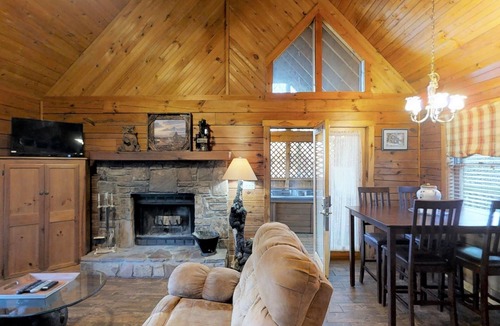 Sevierville Cabin | Cozy Cottage