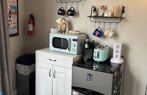 Highland Park West House | Cozy cottage w/pool in convenient Highland Park!