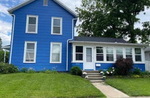 Prairie Du Chien House | Cozy Cottage w/private patio just 1 block to downtown. Packed with charm!