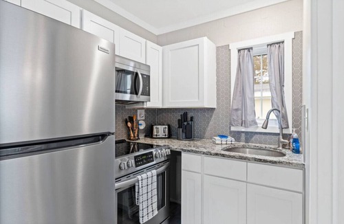 Tranquil Harbour Cottage | Cozy Cottage Walking Distance to the Beach With Coffee Bar