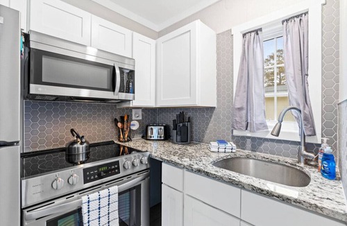 Tranquil Harbour Cottage | Cozy Cottage Walking Distance to the Beach With Coffee Bar