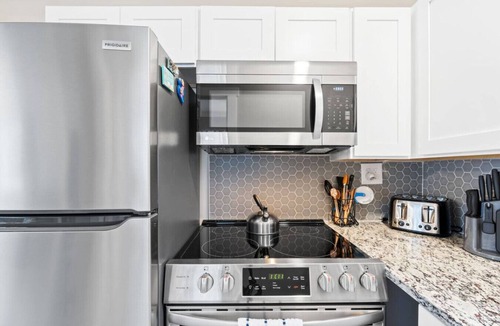 Tranquil Harbour Cottage | Cozy Cottage Walking Distance to the Beach With Coffee Bar