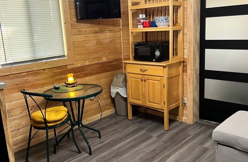 Lampasas Cottage | Cozy Cottage Where Stars Shine and Nature Sings