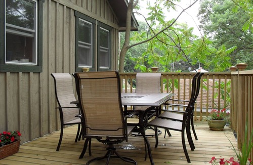 Valois Cottage | Cozy Cottage with 45' Lake Frontage and Kayaks