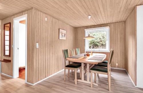 Hou House | Cozy Cottage With 600 M To The Beach