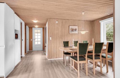 Hou House | Cozy Cottage With 600 M To The Beach