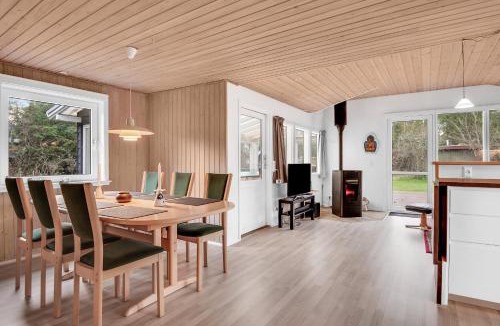 Hou House | Cozy Cottage With 600 M To The Beach