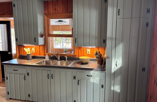 Crosslake Cabin | Cozy cottage with a vintage vibe on a beautiful lake.
