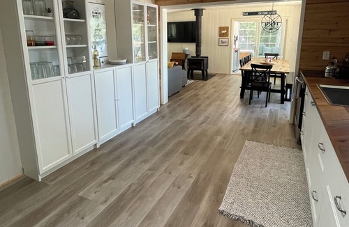 Utterson Cottage | Cozy Cottage with Amazing View, Beach on Quiet Lake