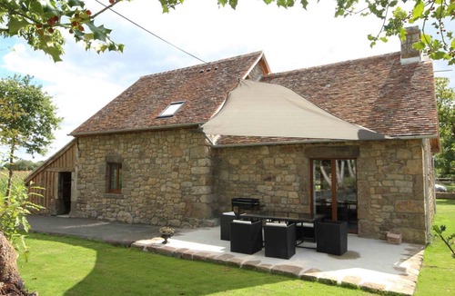 Ceauce Cottage | Cozy cottage with animals, garden and wifi included, peaceful setting in Normandy