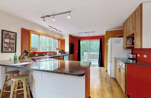 Bar Harbor Hotel | Cozy cottage with fast WiFi & full kitchen - 1 mile to downtown & next to Acadia