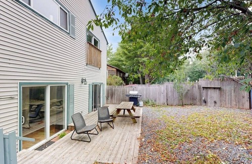 Bar Harbor Hotel | Cozy cottage with fast WiFi & full kitchen - 1 mile to downtown & next to Acadia