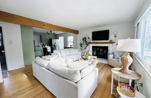 Fairfield House | Cozy Cottage with Fire Pit, near Beach