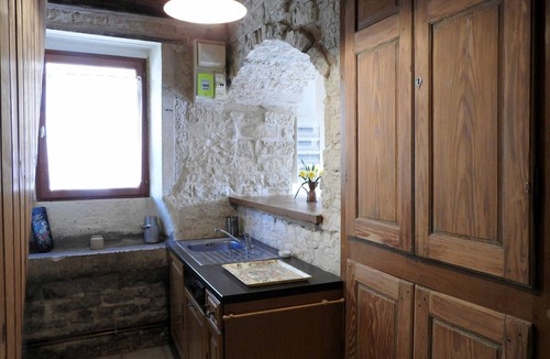 Pont-la-Ville Cottage | Cozy Cottage with Garden, Fishing Gear & Pets Welcome in Pont-la-Ville