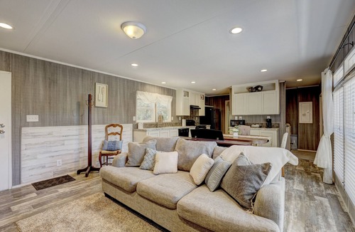Norman Cottage | Cozy cottage with hot tub minutes from Norman by Lake Thunderbird