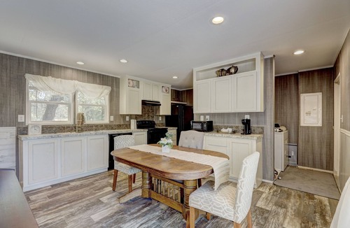 Norman Cottage | Cozy cottage with hot tub minutes from Norman by Lake Thunderbird