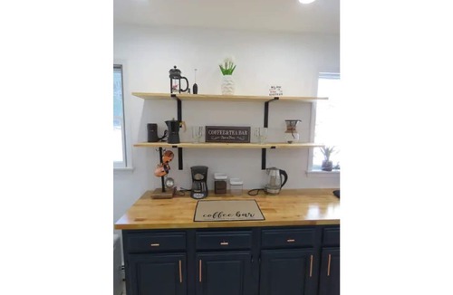 Rock Hill House | Cozy Cottage with Lake View, Minutes to Bethel Woods, Skiing & Casino