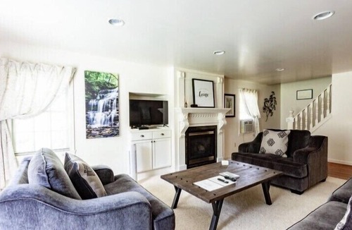 Benton House | Cozy cottage with Mountain Views - near Ricketts Glen