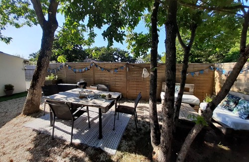 Sallertaine Cottage | "Cozy Cottage with Private Spa in Scenic Breton Marsh, Relaxing Massages Available"