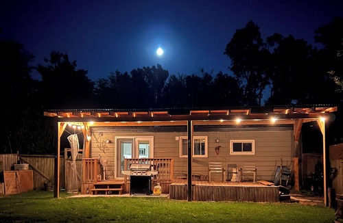 Keswick House | Cozy Cottage with Private Shared Beach Access (30-day min)