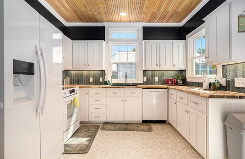 Morgan Ski Chalet | Cozy cottage with rooftop deck, fire pit, hot tub & community boat dock and cove