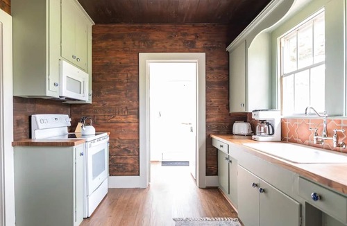Burton House | Cozy Cottage with Scenic Outdoor & Fire Pit + Minutes From Round Top Shopping