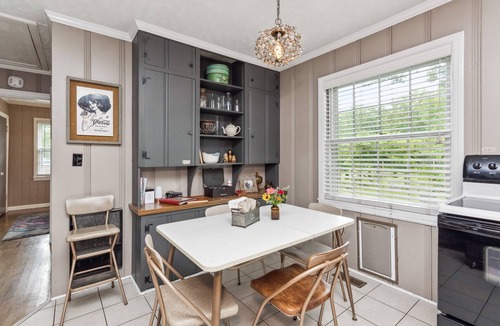 Donelson House | COZY COTTAGE with thoughtful touches close to the AIRPORT, DOWNTOWN, & OPRY
