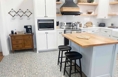 Brazos House | Cozy Cottage with Yard Near the Silos