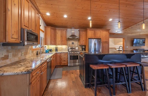 Tahoe Vista Cabin | Cozy Cottonwood - Hot Tub!