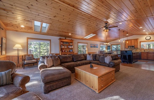 Tahoe Vista Cabin | Cozy Cottonwood - Hot Tub!