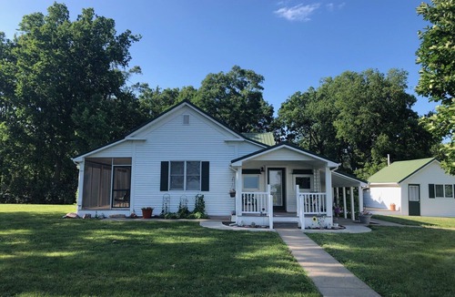 Liberty House | Cozy, country 2-bedroom home near Smithville Lake, KCI airport, and Liberty, MO