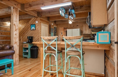 Hendersonville Cabin | Cozy Country Cabin, Near Waterfalls & Downtown