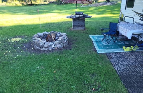 Evans Mills RV Rental | Cozy Country Camper!