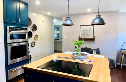 Laytonsville House | Cozy Country Cottage