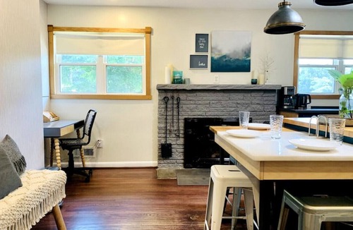 Laytonsville House | Cozy Country Cottage