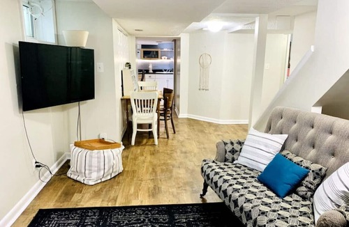 Laytonsville House | Cozy Country Cottage