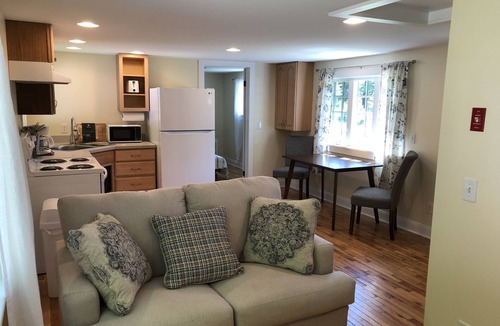 Town of Broome Cottage | Cozy country Cottage