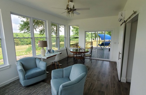 Rogersville House | Cozy Country Cottage near Springfield