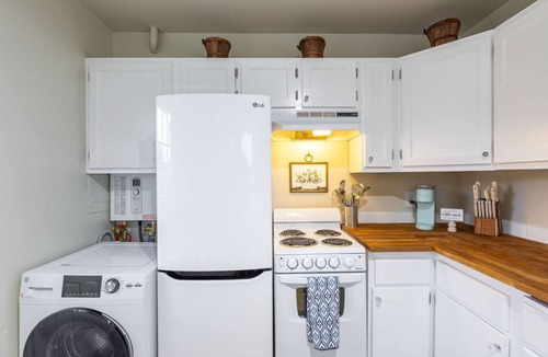 Lakewood House | Cozy Country Cottage ~ Fire Pit