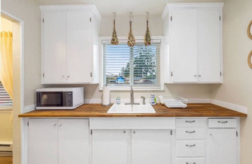 Lakewood House | Cozy Country Cottage ~ Fire Pit