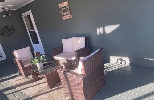 Houma House | Cozy Country Cottage located minutes from hospitals and Downtown Houma