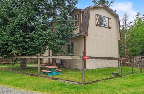 Enumclaw House | Cozy Country cottage