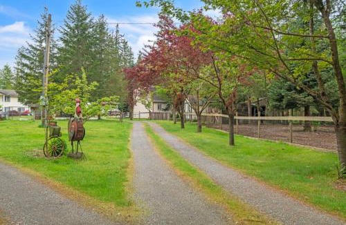 Enumclaw House | Cozy Country cottage