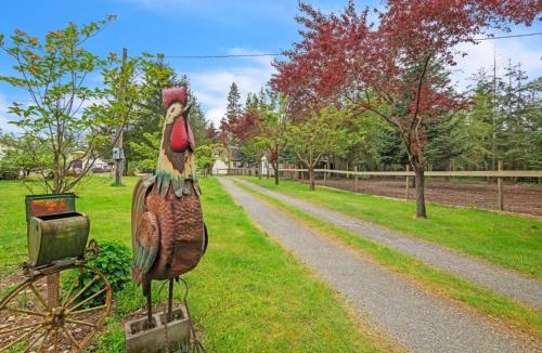Enumclaw House | Cozy Country cottage
